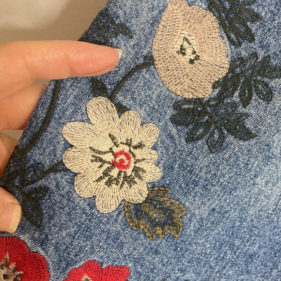 Vintage Jean Skirt Womens 1X Blue Denim Red Embroidered Floral Coastal Cowgirl - Picture 10 of 13